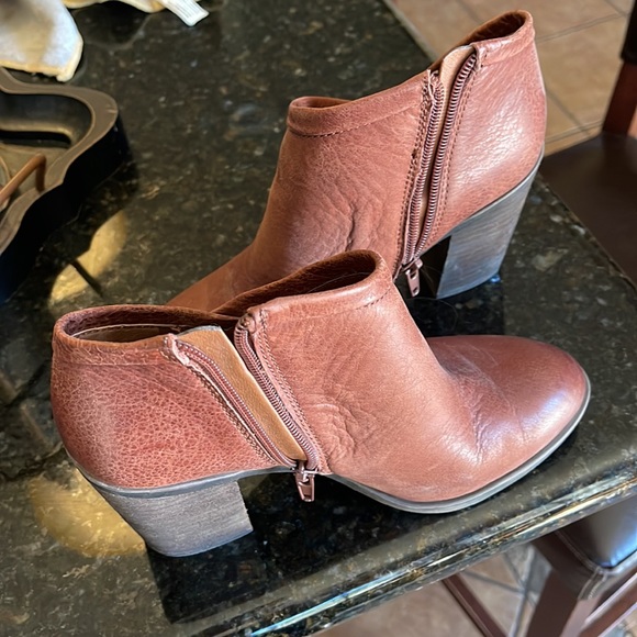 Lucky Brand Booties EUC - Picture 3 of 5